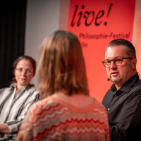 Philo.live! 2024: Meinungsfreiheit: Wer ist hier gekränkt? Oliver Nachtwey und Thea Dorn © Ricarda Hinz (Giordano Bruno Stiftung)